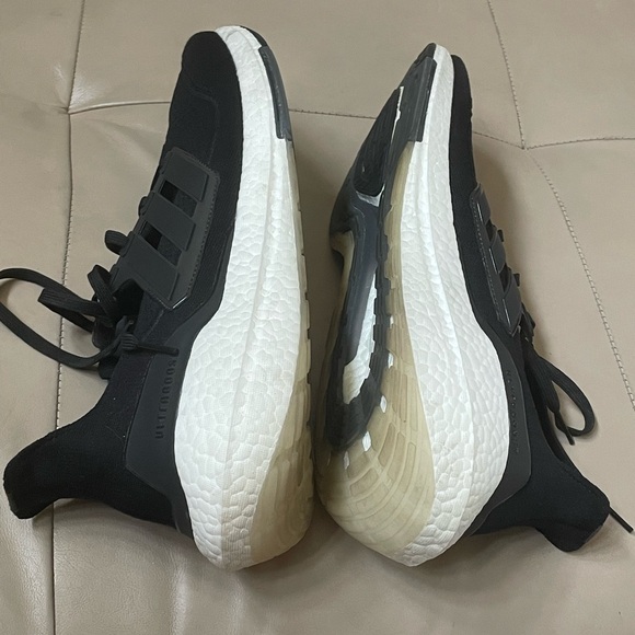 Men's Adidas Utraboost Light Running Shoe, Prime-blue on insole, Black, US 15 - Picture 5 of 11